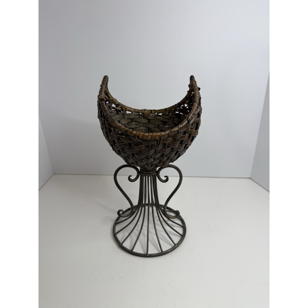 Vintage‎ Woven Wicker & Scroll Metal Pedestal Basket Stand 12.5" Boho Decor